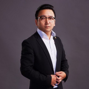 百年人寿司庆功勋人物专访–徐攀玮