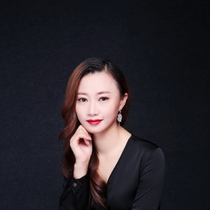 百年人寿司庆功勋人物专访–刘梅