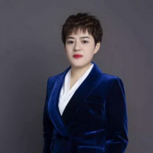 百年人寿黄利娟专访：用心对待客户，服务吸引客户