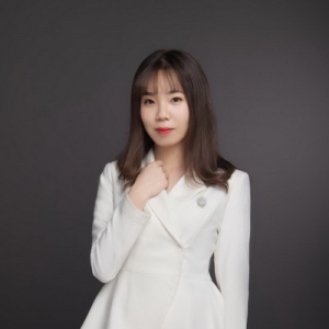 百年人寿大连分公司形象大使–李易展