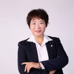 为司庆献礼——百年人寿强殿芬