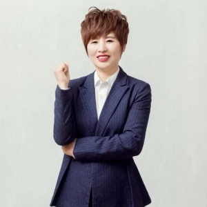 百年人寿河南省南阳支公司明星小组-卓云会经理