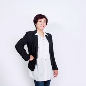 百年人寿陶慧丽人物专访