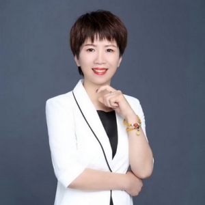 百年人寿王爱玲人物专访——爱在百年