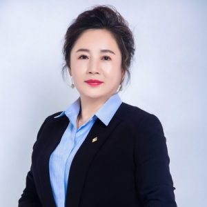 百年人寿赵宏苹人物专访，保险让我更爱自己的亲人