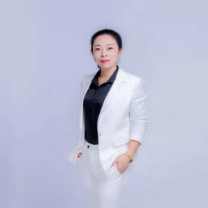 陈丽萍: 赠人玫瑰，手留余香 ——访百年人寿优秀代理人陈丽萍组经理