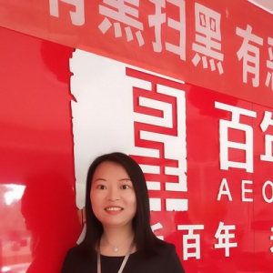 不惧偏见 执着前行 ——记百年人寿优秀代理人黄艺欢