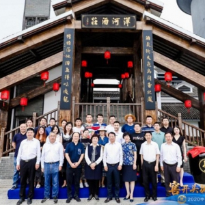 洋河头排酒开窖，著名评书表演艺术家刘兰芳“很想来酿酒”