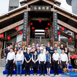 洋河头排酒开窖，著名评书表演艺术家刘兰芳“很想来酿酒”