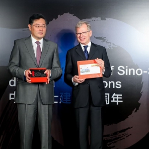 百年瑞士军刀品牌Victorinox维氏献礼中瑞建交70周年庆典