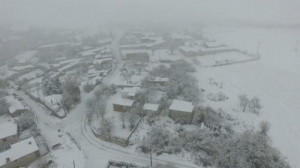 全国持续降温 波司登再伸援手为“寒风中的英雄”送上温暖羽绒服