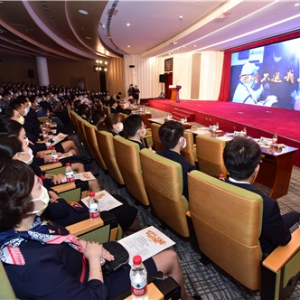 讲述逆行坚守故事 唱响央企责任担当 央企抗疫先进事迹报告会（上海专场）在东航举行