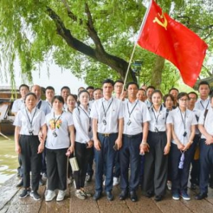 子雨董事长孟雷支持下的党建工作