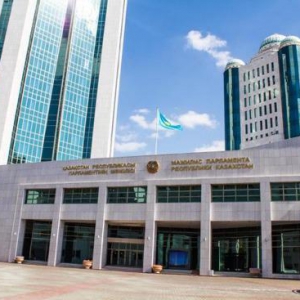 哈萨克斯坦议会将举行国际会议