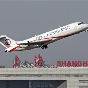 首架ARJ21飞机正式首航  东航旗下一二三航空公司正式运营