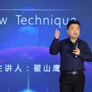 翟山鹰老师：教育应塑造正确价值观  而非传播超前消费观念