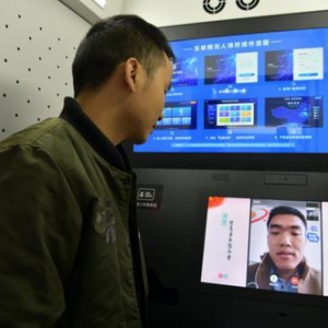 “互联网•无人律所”现身青山市民大厅，“企业法务助手”正式上线