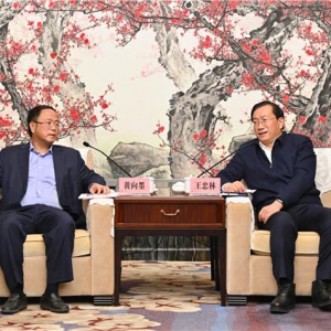 王忠林与玉湖董事长黄向墨座谈：欢迎在汉打造冷链物流头部企业
