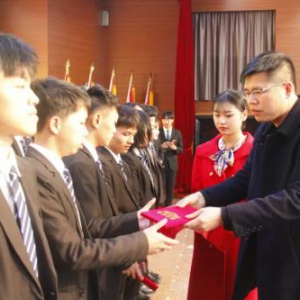 攻关键，育“紫领”，联想助力智能制造人才发展