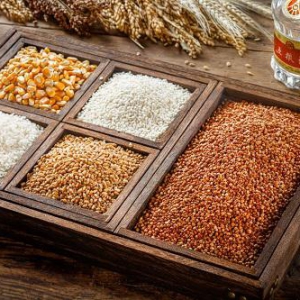 饮天之美禄五粮液，欢庆和美中国年