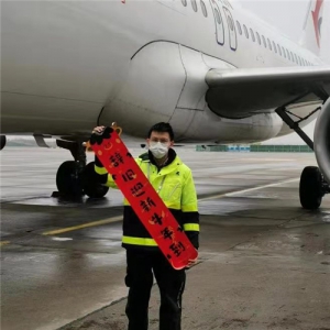 东航机务小哥鲁毅天：元宵节 我们云团圆