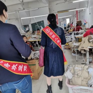 农银人寿阜阳中心支公司开展“3•15”消费者 权益保护教育宣传进工厂活动