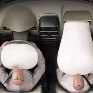 哈弗H6国潮版堡垒级防护，标配6气囊！