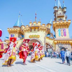 济南融创文旅城：致敬城市建设者，成为首批乐园玩家！