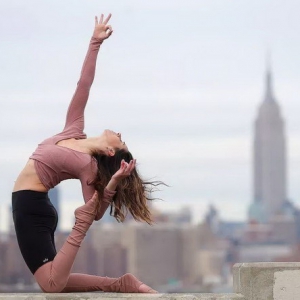瑜伽教练工资高吗？瑜伽教练一个月多少钱？发展前景如何？
