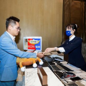 “逸”趣横生，深圳机场希尔顿逸林酒店“奇”遇首位客人