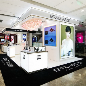 奥伦纳素全球代言人刘嘉玲“空降”杭州西湖银泰,深化高端百货布局激发品牌势能