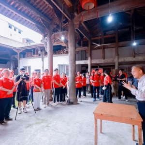 聆听党史故事，重温门板精神：喜临门党建与时代同频共振