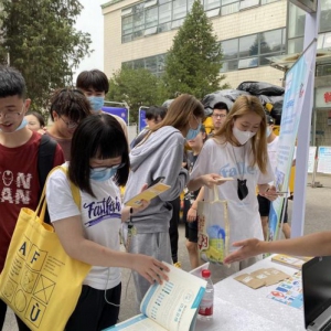 菲仕兰走进校园科普乳制品的益处