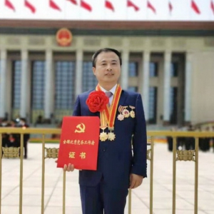 天能集团党委书记、董事长张天任荣获“全国优秀党务工作者”