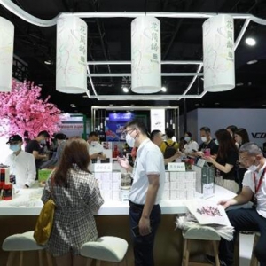 东阿阿胶新品“花简龄”亮相全球数字营销峰会