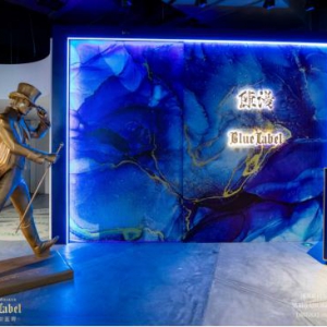 循光影之相 品深蓝之味 尊尼获加蓝牌携手摄影师陈漫举办“探索蓝的深度”艺术大展