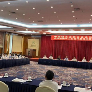 天能控股集团董事长张天任当选中国轻工联副会长