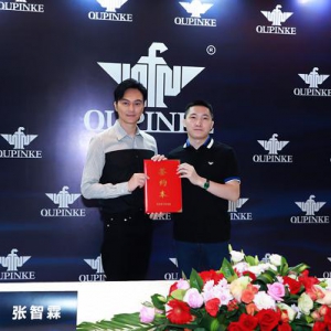 张智霖签约欧品客腕表形象代言人