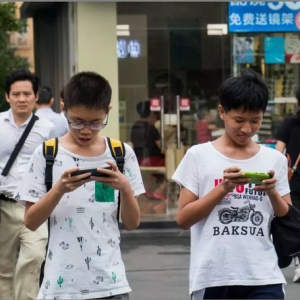 靠小学生吃饭的时代已经过去，腾讯格局已打开，小学生不再是主力