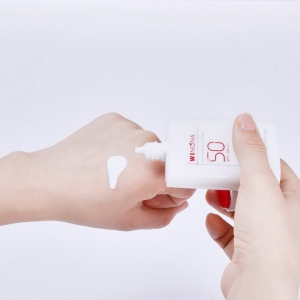 敏感肌本肌单方面宣布：我要和薇诺娜清透水感防晒乳原地锁死