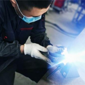 捷速钣金加工定制：将非标定制写入制造业的血液