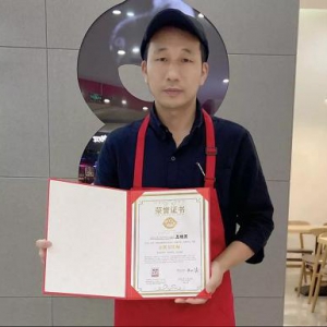 对话1828王老吉金牌茶饮师：“坚持追梦的小工匠”