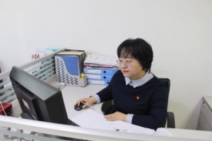 苔花如米小，也学牡丹开