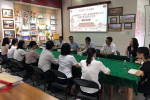 高扬党旗加油干