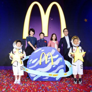麦当劳中国再度携手“中国探月”，未来三年为百万孩子“点亮梦想”