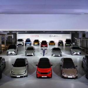 丰田也All in电动化了！看了首款bZ纯电车，才知道什么叫未来