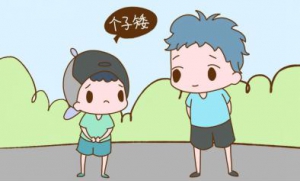 宝宝不长个头别着急，按疗程服用龙牡壮骨颗粒添动力