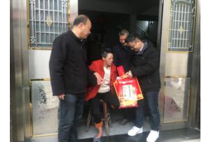 闽清国寿联合县计生协会开展春节慰问计生  困难家庭活动