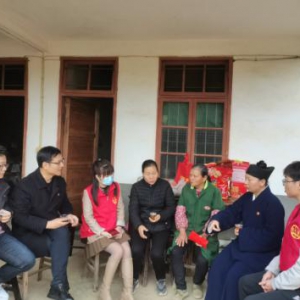 闽清国寿联合县民政局慰问低保特困户