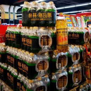 秋林格瓦斯“单方面声明体”冲上热搜，百年老品牌焕发新生